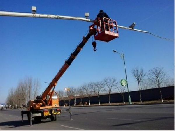长兴县吊车出租_吊车室外作业时要注意什么呢？